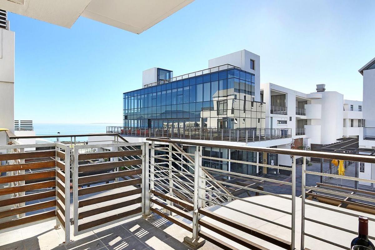 Eden On The Bay 118 By Hostagents Apartment Bloubergstrand Bagian luar foto