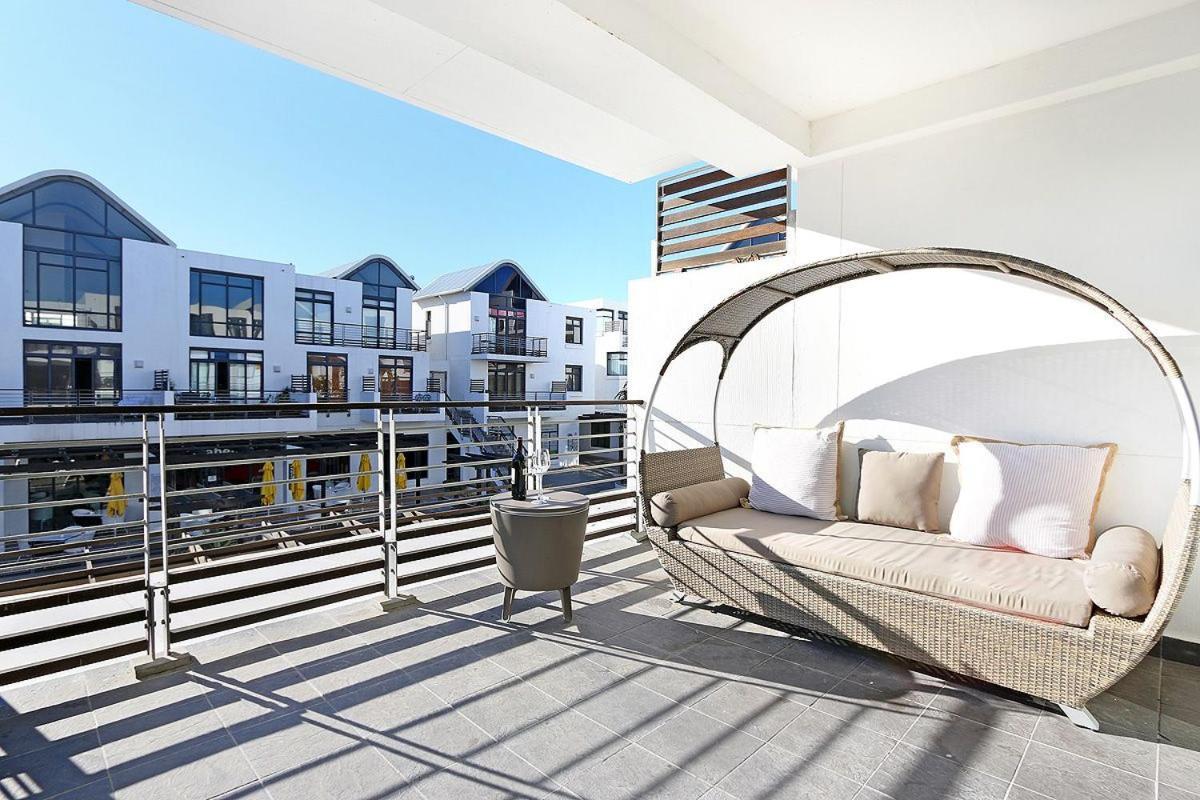 Eden On The Bay 118 By Hostagents Apartment Bloubergstrand Bagian luar foto