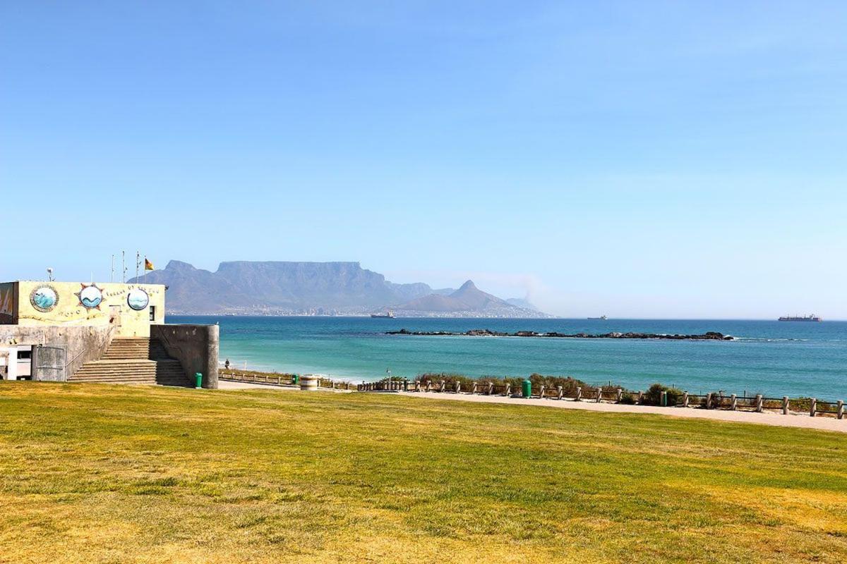 Eden On The Bay 118 By Hostagents Apartment Bloubergstrand Bagian luar foto