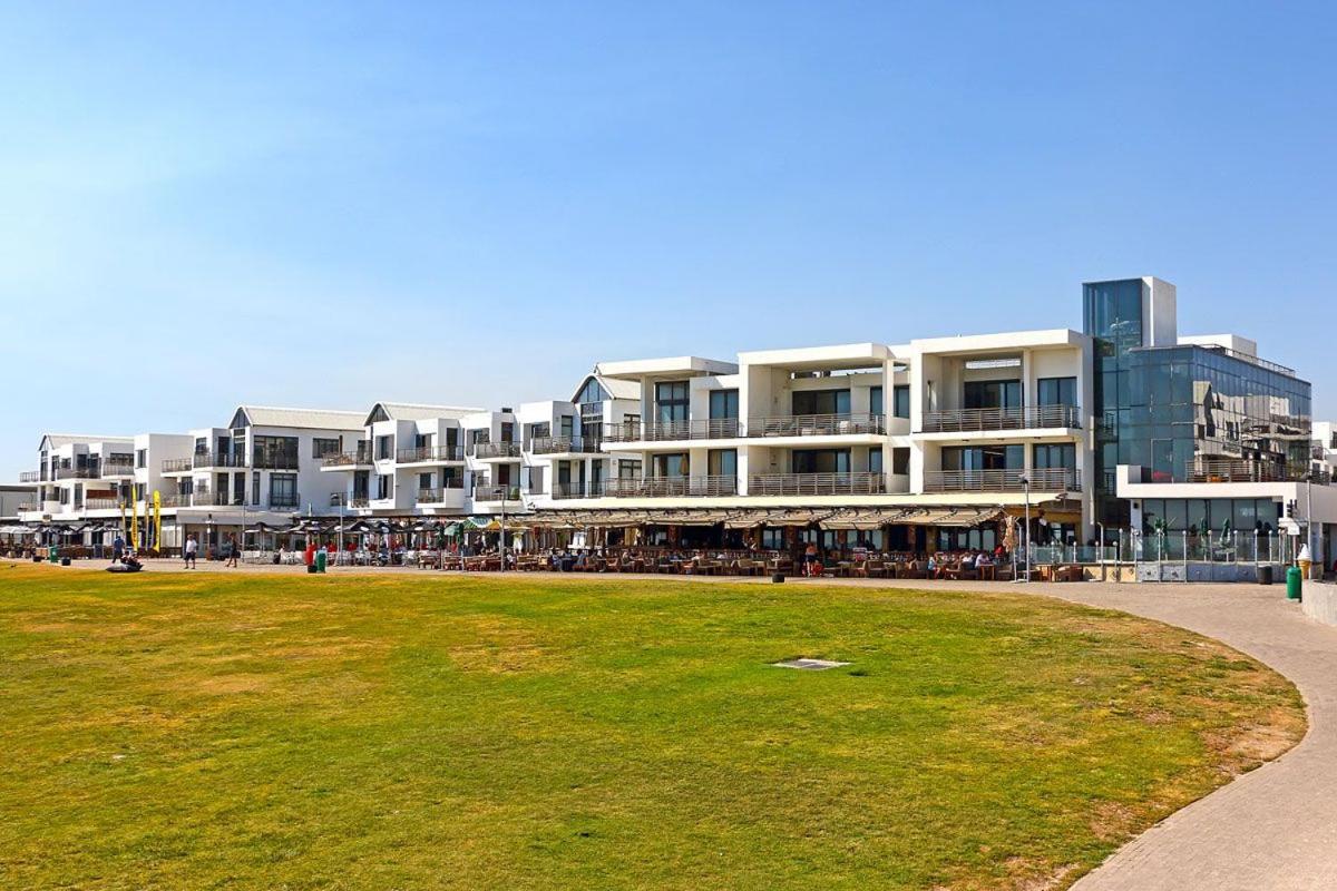 Eden On The Bay 118 By Hostagents Apartment Bloubergstrand Bagian luar foto